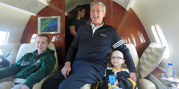 https://www.jimmyfund.org/uploadedImages/JimmyFund/Site_Content/About_Us/News_and_Publications/Announcements/Images/bobby-orr-and-patients.jpg
